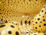 Dots-Obsession-DayYayoi-Kusama-City-Gallery-de-Wellington-2009-c-Franck-Gautherot.jpg